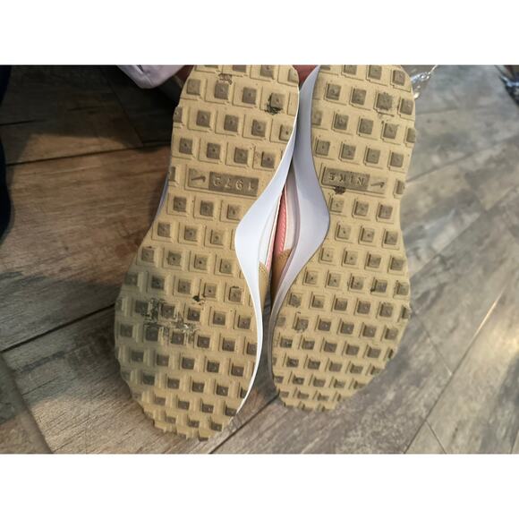 Nike Women's Sesame Atmosphere Waffle Debut Lace Up Running Shoes Size 10.5 - Picture 10 of 10